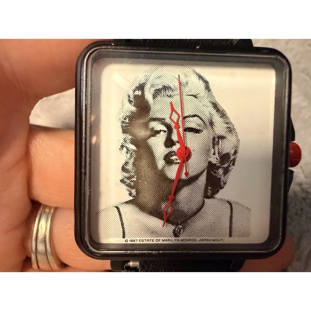 Vintage 1987 Marilyn Monroe Estate Watch MW101 Square Quotes Strap Red Hands